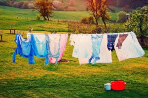Giặt quần áo vào sáng sớm giúp quần áo nhanh khô hơn