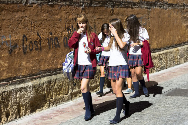 Đồng phục cho học sinh Tây Ban Nha rất thoải mái, năng động