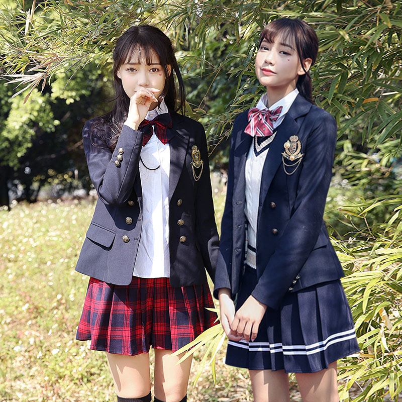 Đồng phục học sinh Nhật Bản hiện đại và trẻ trung